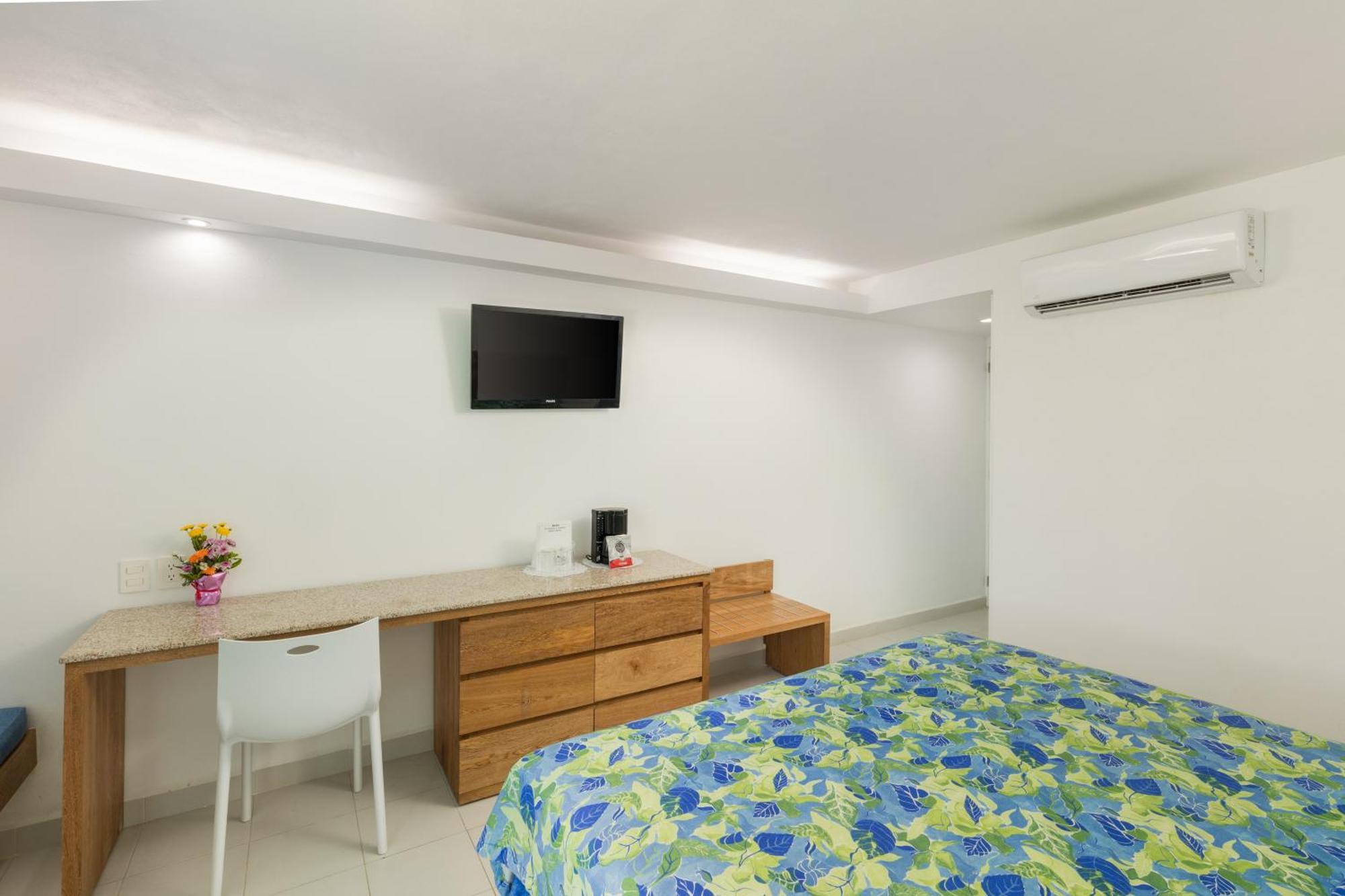 Superior King Room Garden View