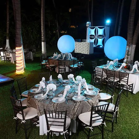 Emporio Ixtapa-2
